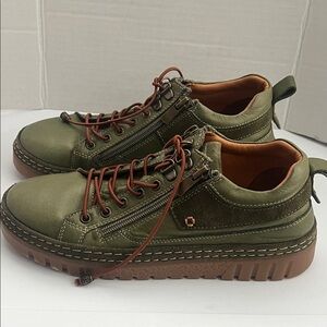 Spring step olive green leather Lauria casual sneaker size 38, women’s 7.5-8